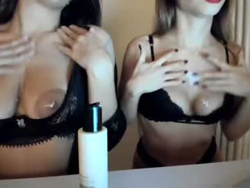 couple Best Hot Camgirls with strangertwins